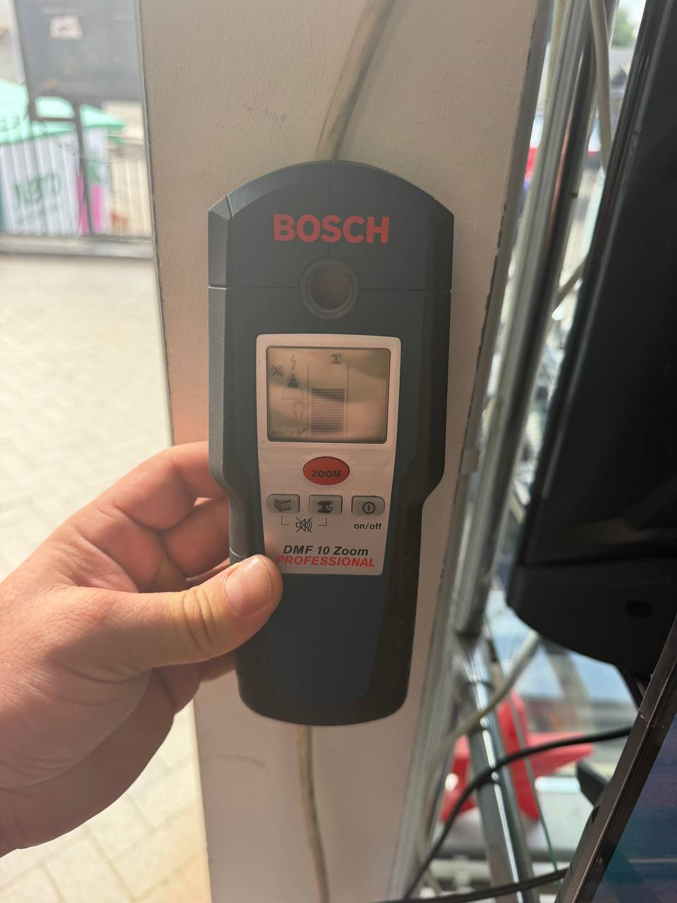 Детектор скрытой проводки Bosch DMF 10 Zoom Professional (Б\У)