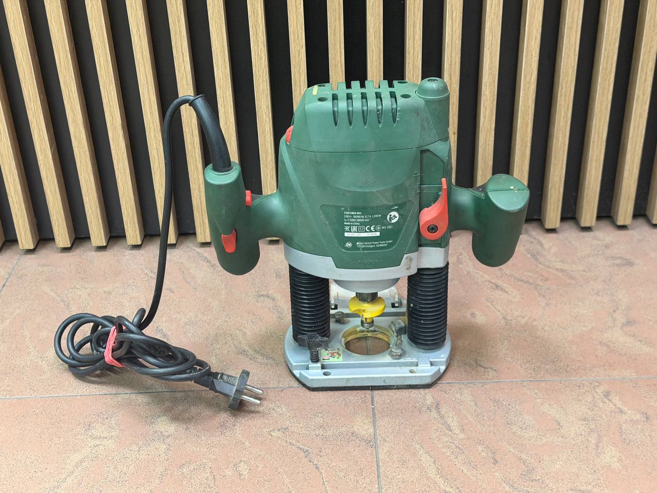 Вертикальная фрезерная машина Bosch POF 1200 AE (Б/У)