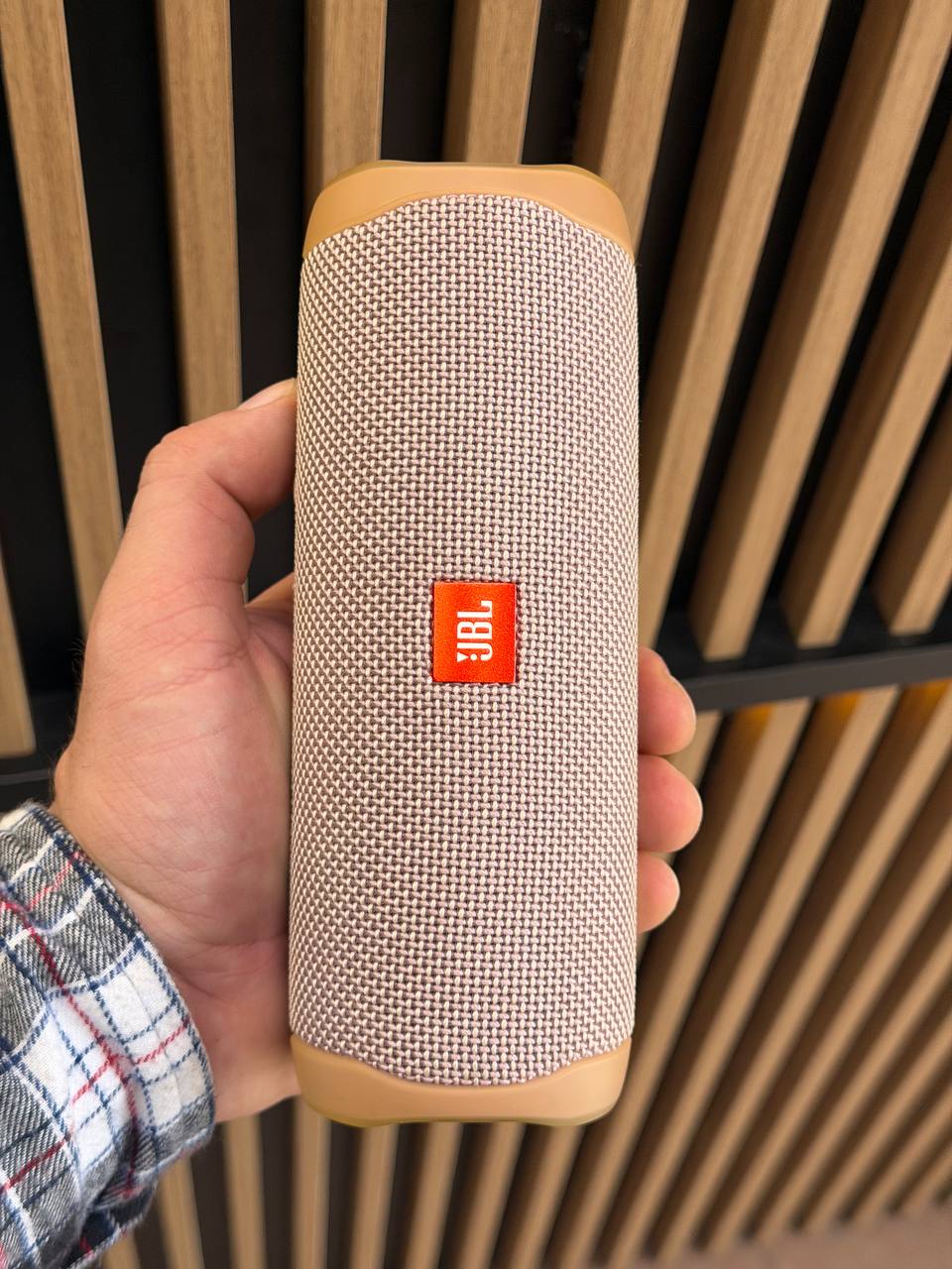 Портативная акустика JBL Flip 5, бежевая (Б/У)