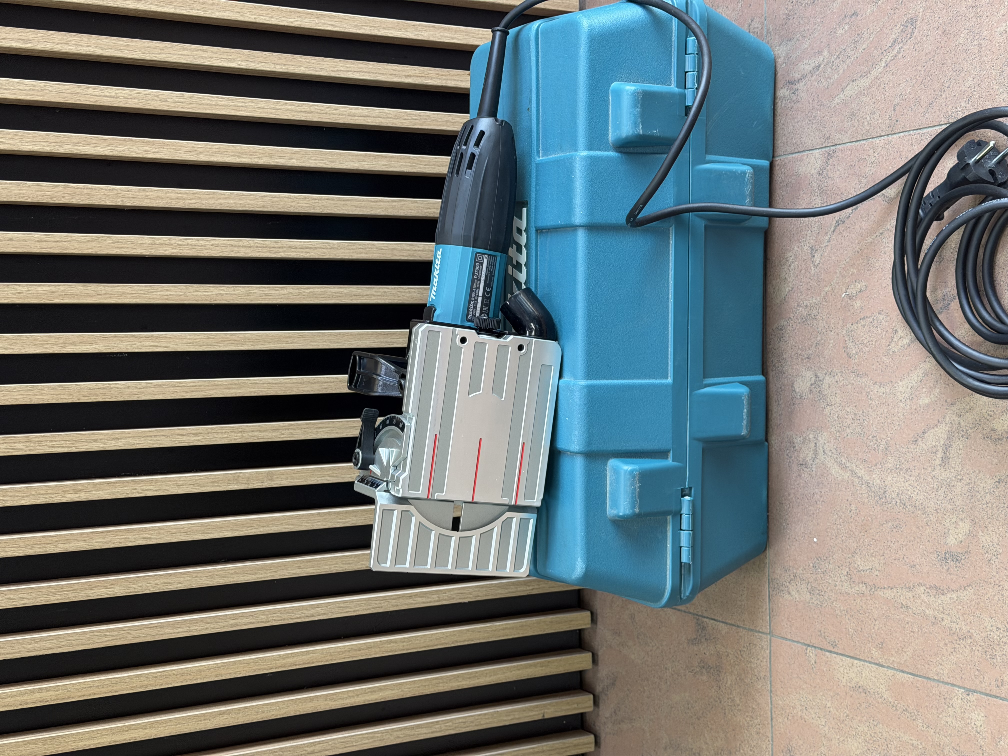 Шпоночный фрезер Makita PJ7000 ламельный тип с встроенным патрубком пылеотсоса, комплект в чемоданном кейсе (Новый)