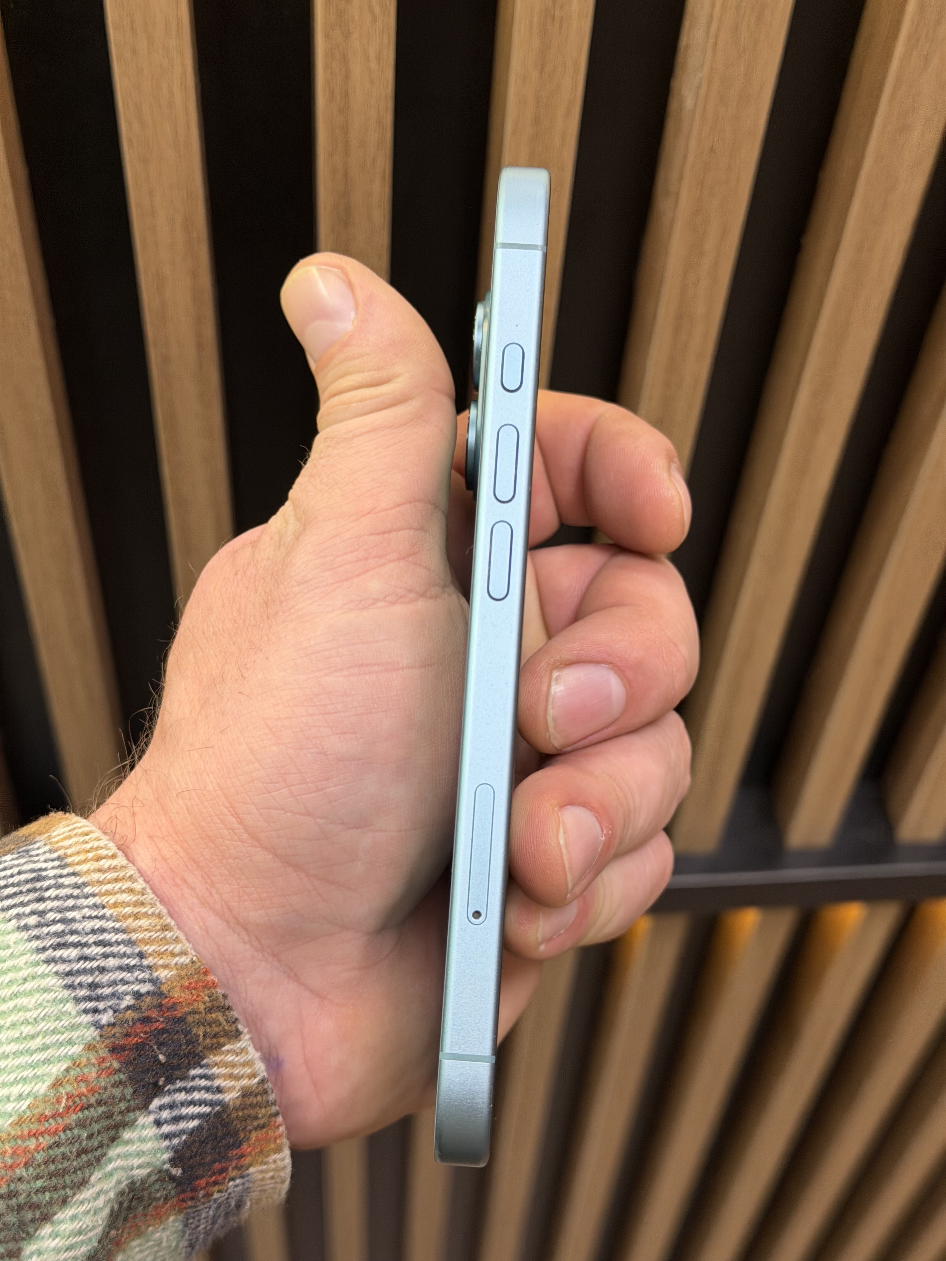 Apple iPhone 16 128Gb зеленый (Б\У)