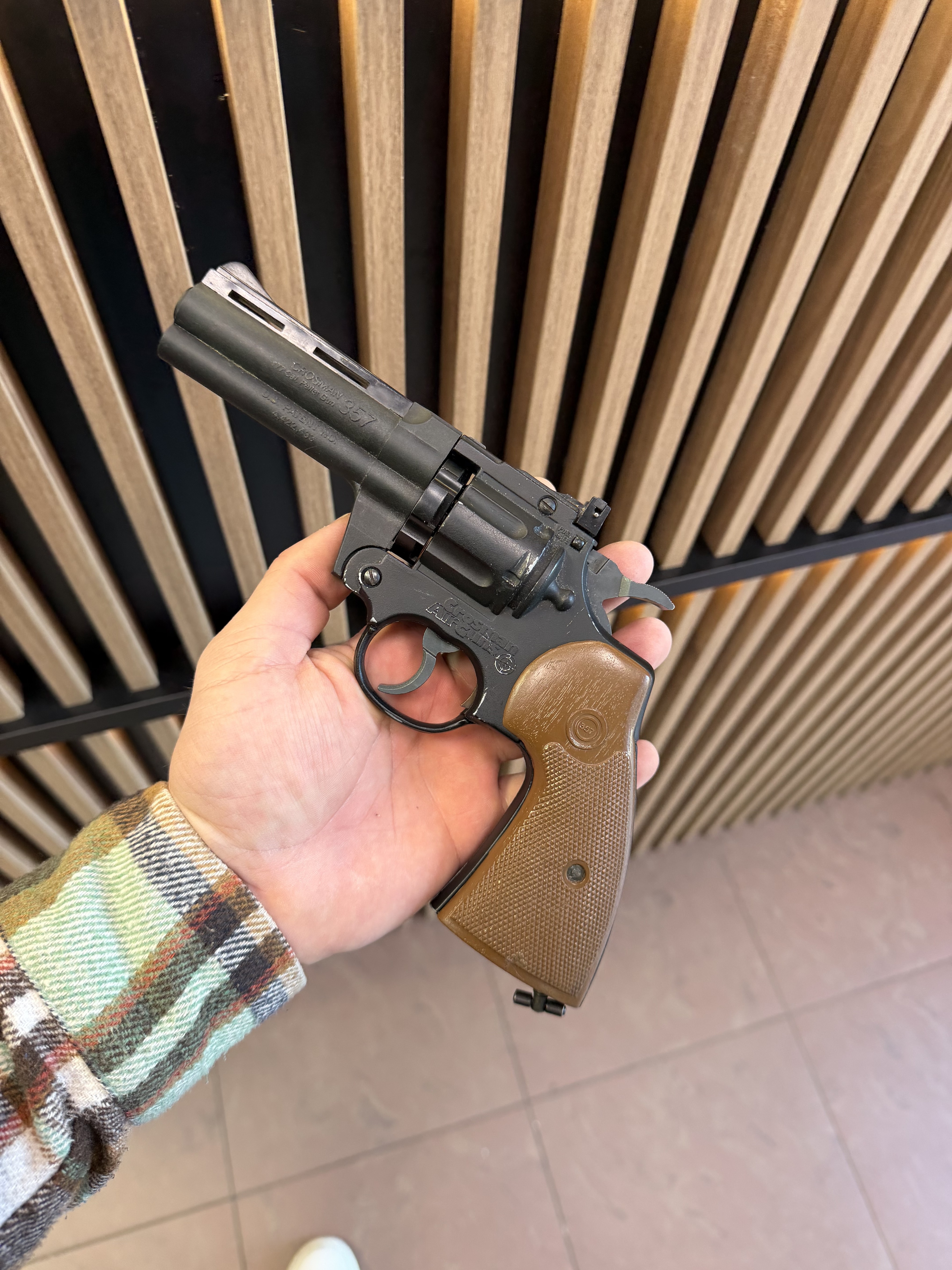 Пневматичекий револьвер Crosman AirGuns 357 cal. 4.5 (Б\У)