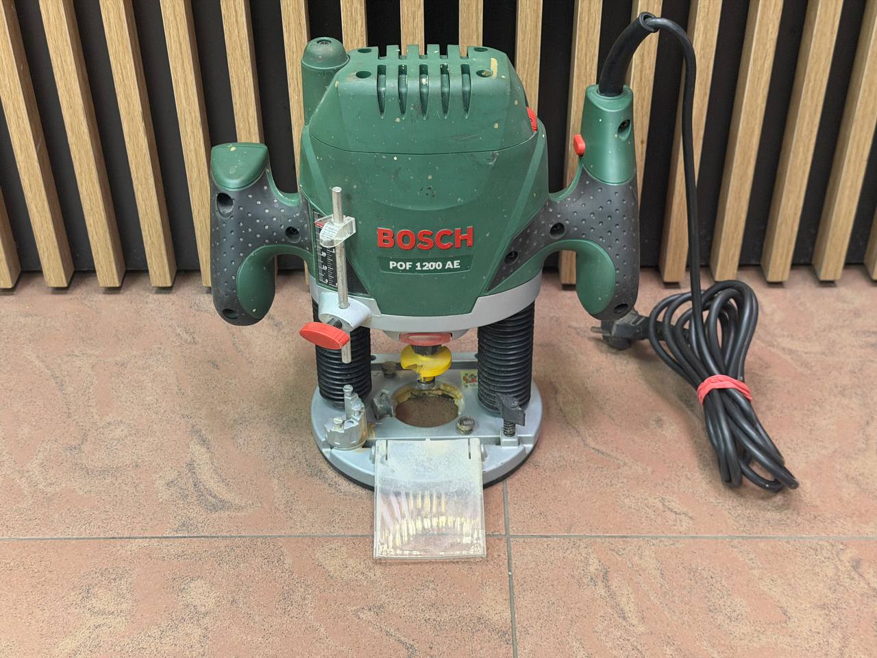 Вертикальная фрезерная машина Bosch POF 1200 AE (Б/У)