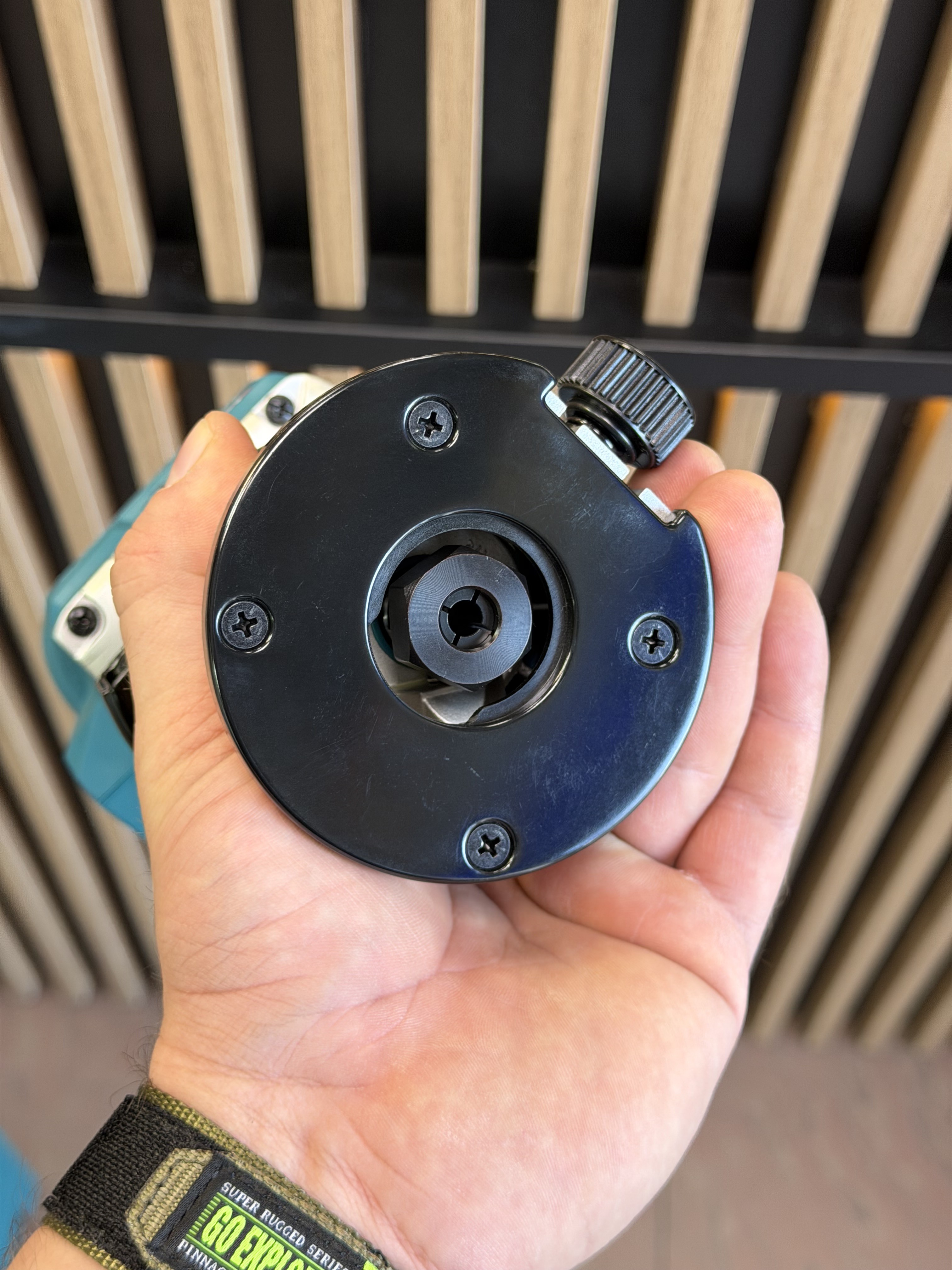 Аккумуляторный фрезер Makita RT001GZ19 (Новый)
