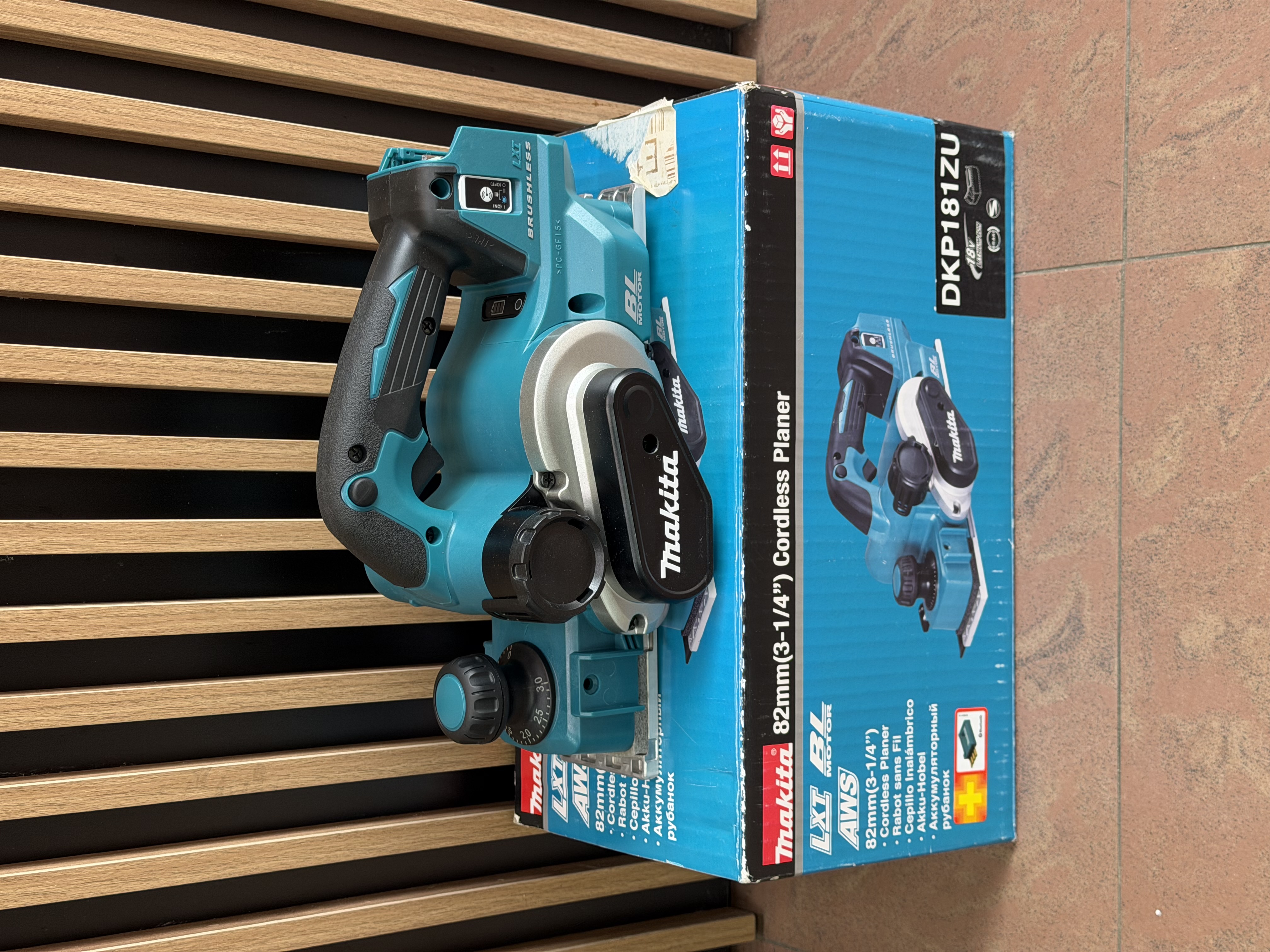 Аккумуляторный рубанок Makita DKP181 18В LXT 82мм. (без АКБ и З/У) (Новый)