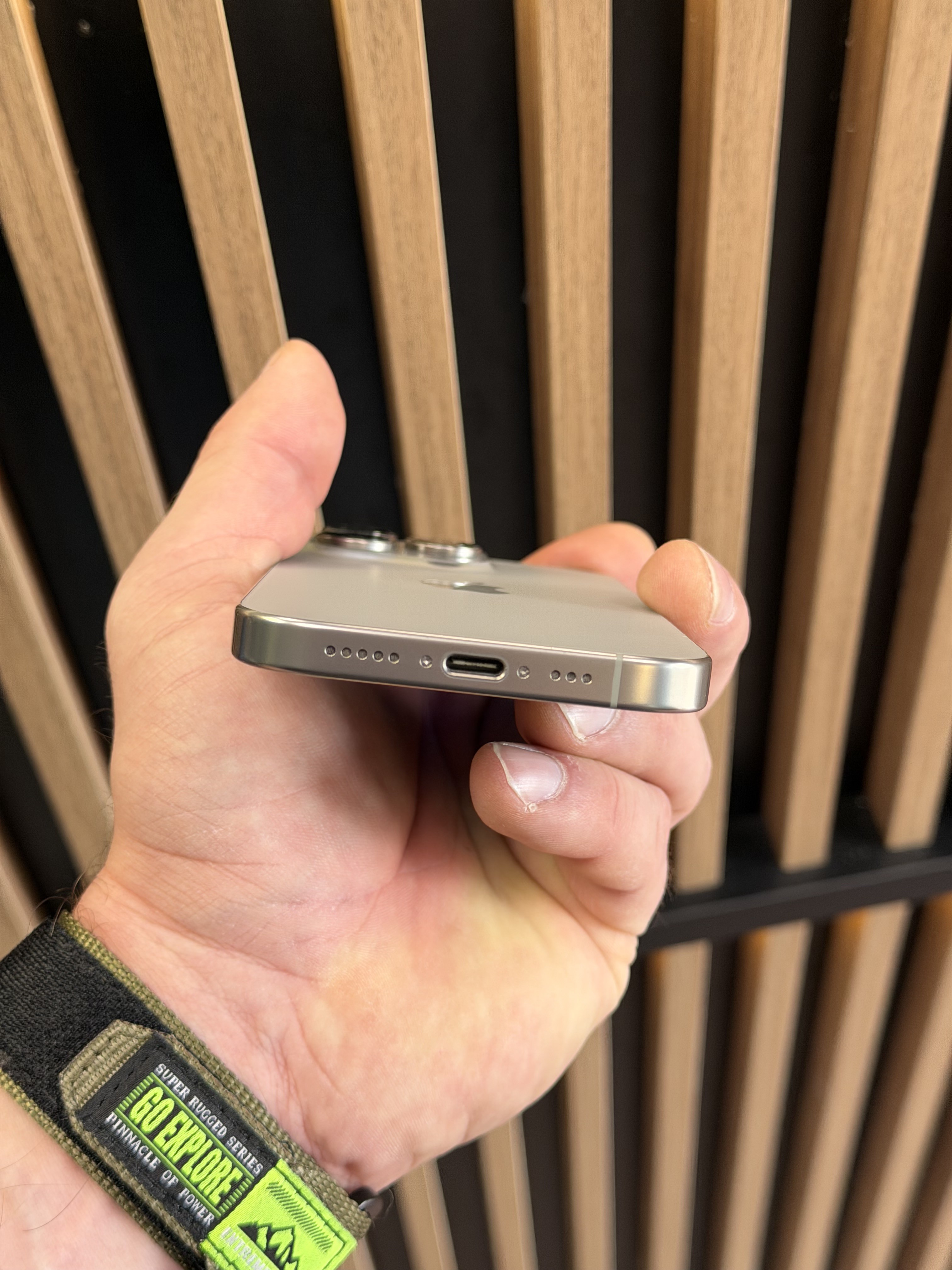 Apple iPhone 16 Pro 128Gb Natural Titanium (Б\У)