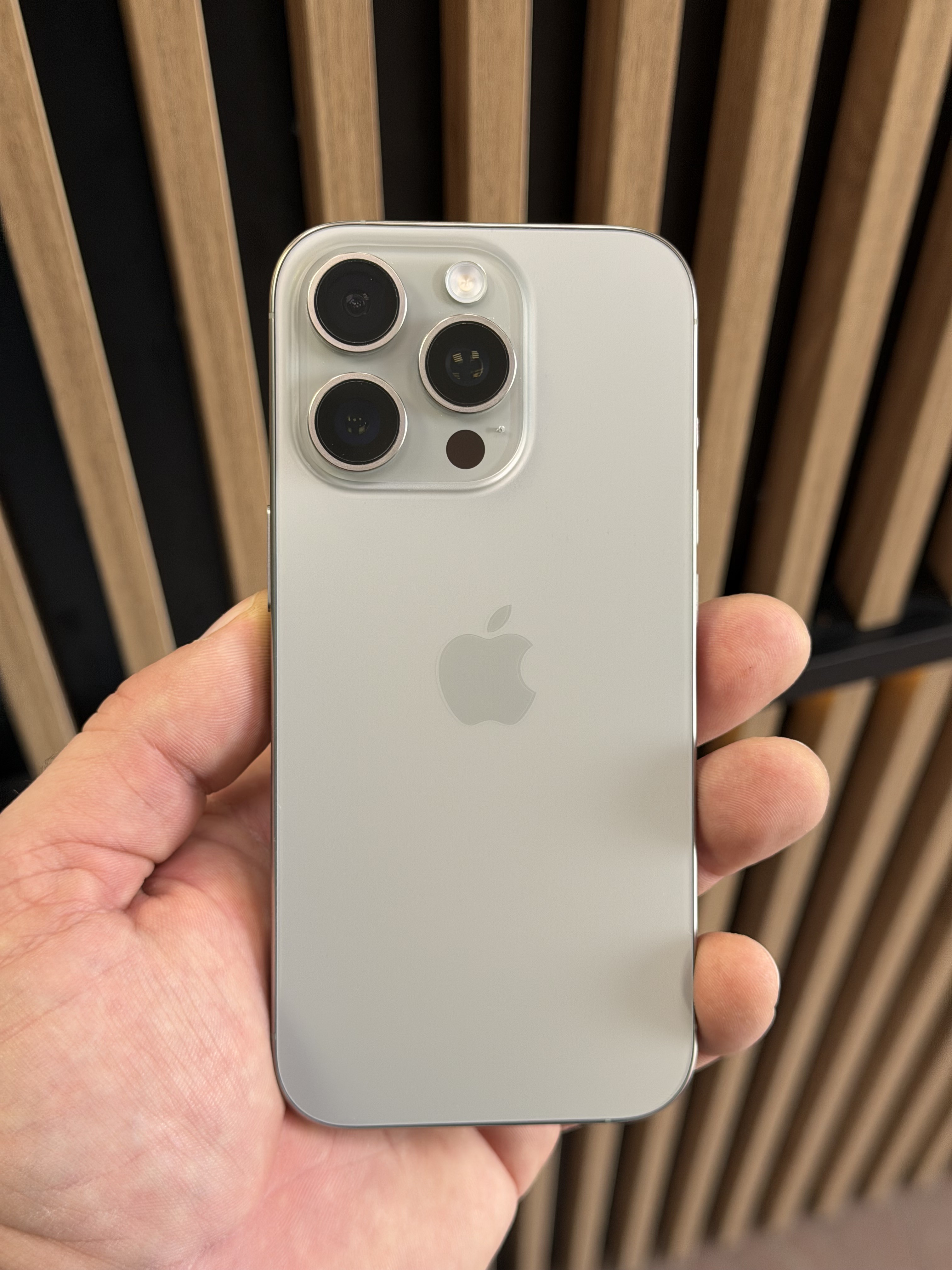 Apple iPhone 16 Pro 128Gb Natural Titanium (Б\У)