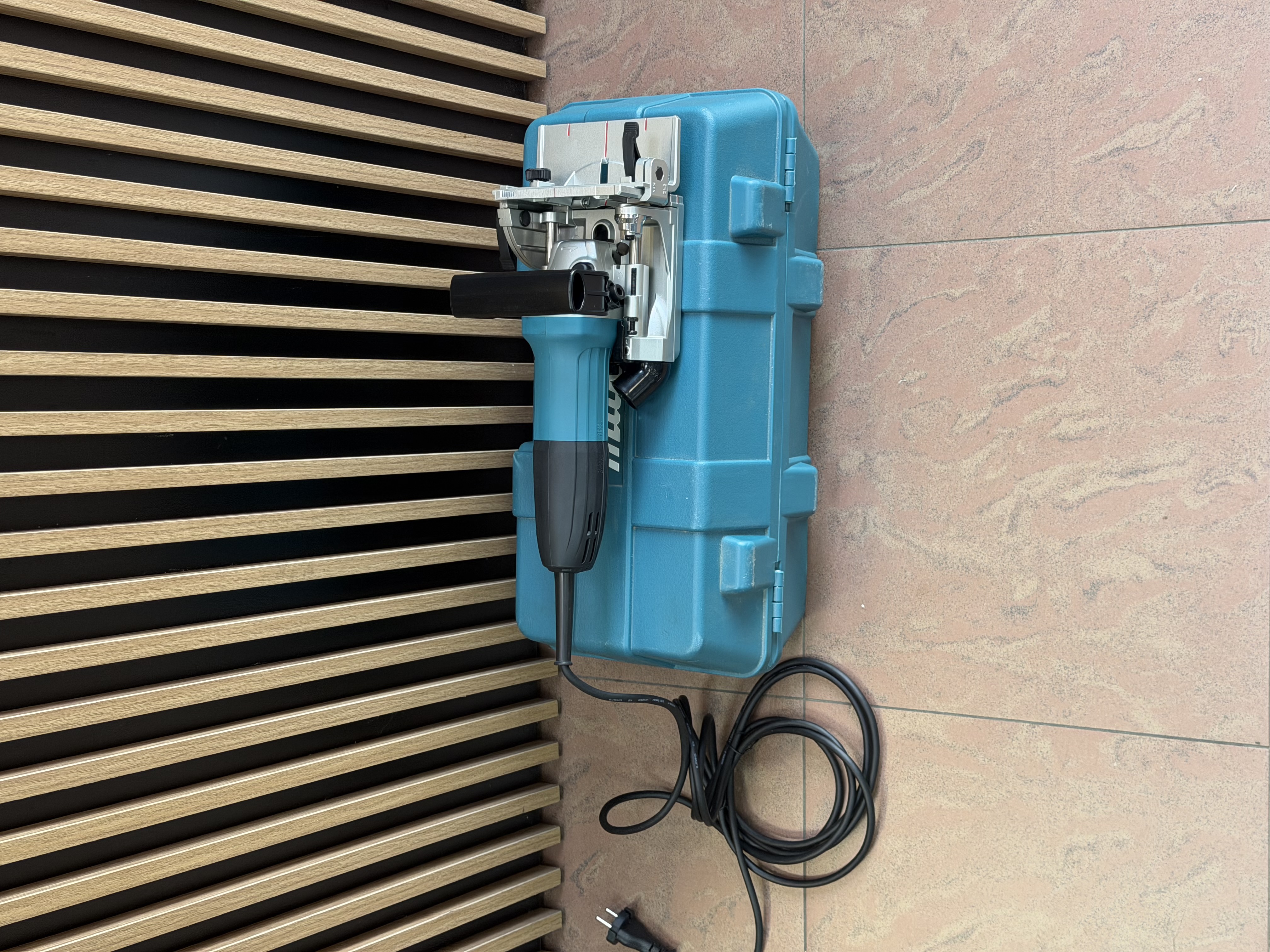 Шпоночный фрезер Makita PJ7000 ламельный тип с встроенным патрубком пылеотсоса, комплект в чемоданном кейсе (Новый)