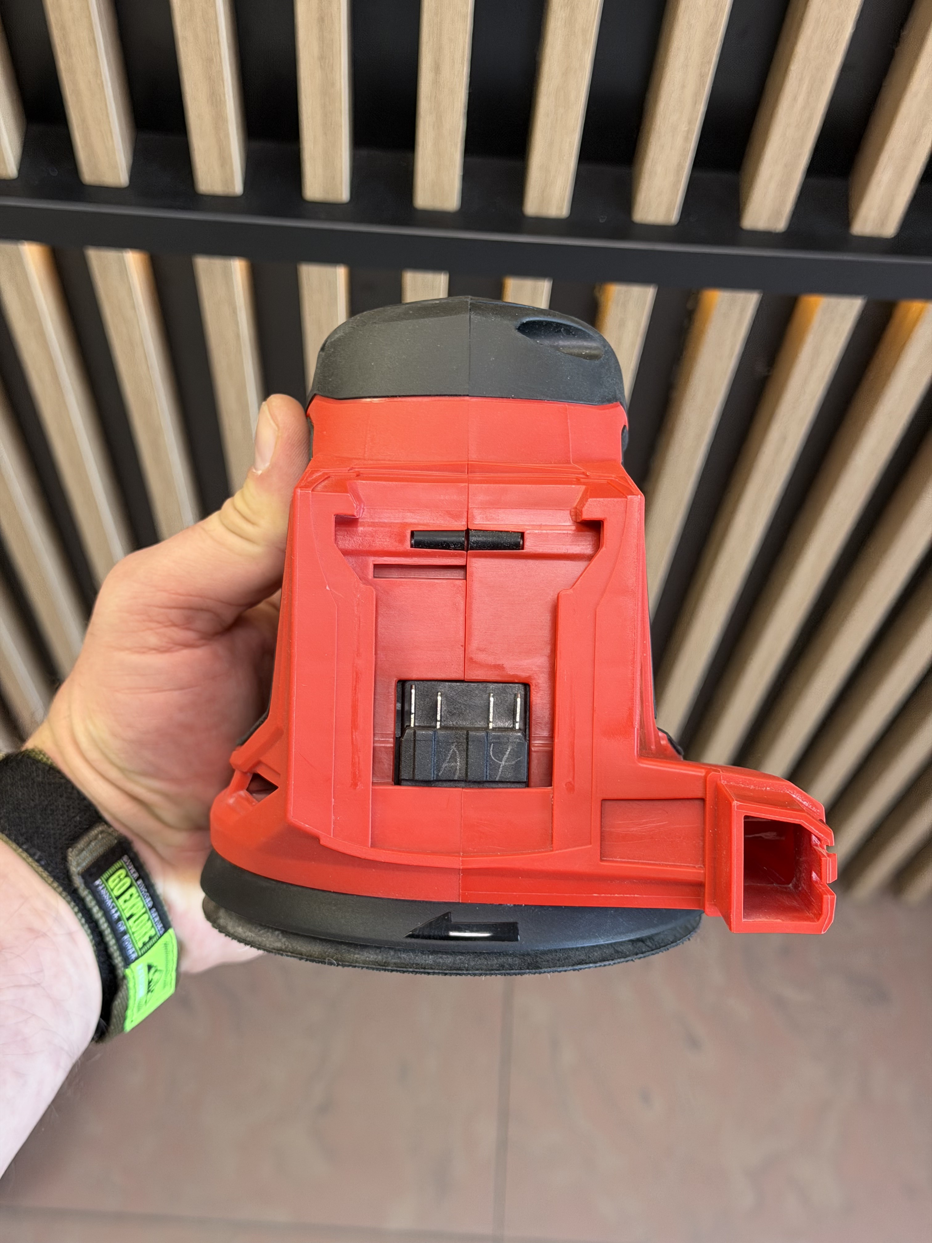 Аккумуляторная эксцентриковая шлифмашина Milwaukee M18 BOS125-502B (Б\У)