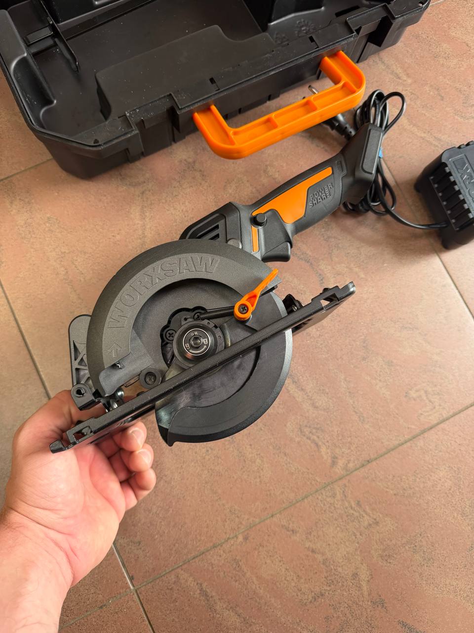 Циркулярная пила аккумуляторная бесщеточная WORX WT520 20В 120 мм в кейсе (Б\У)