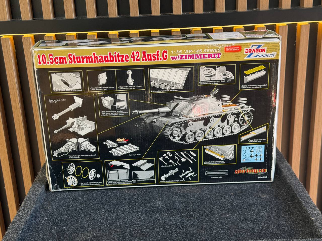 Модель для сборки 1:35 10.5cm Sturmhaubitze 42 Ausf.G (Dragon) (Новый)