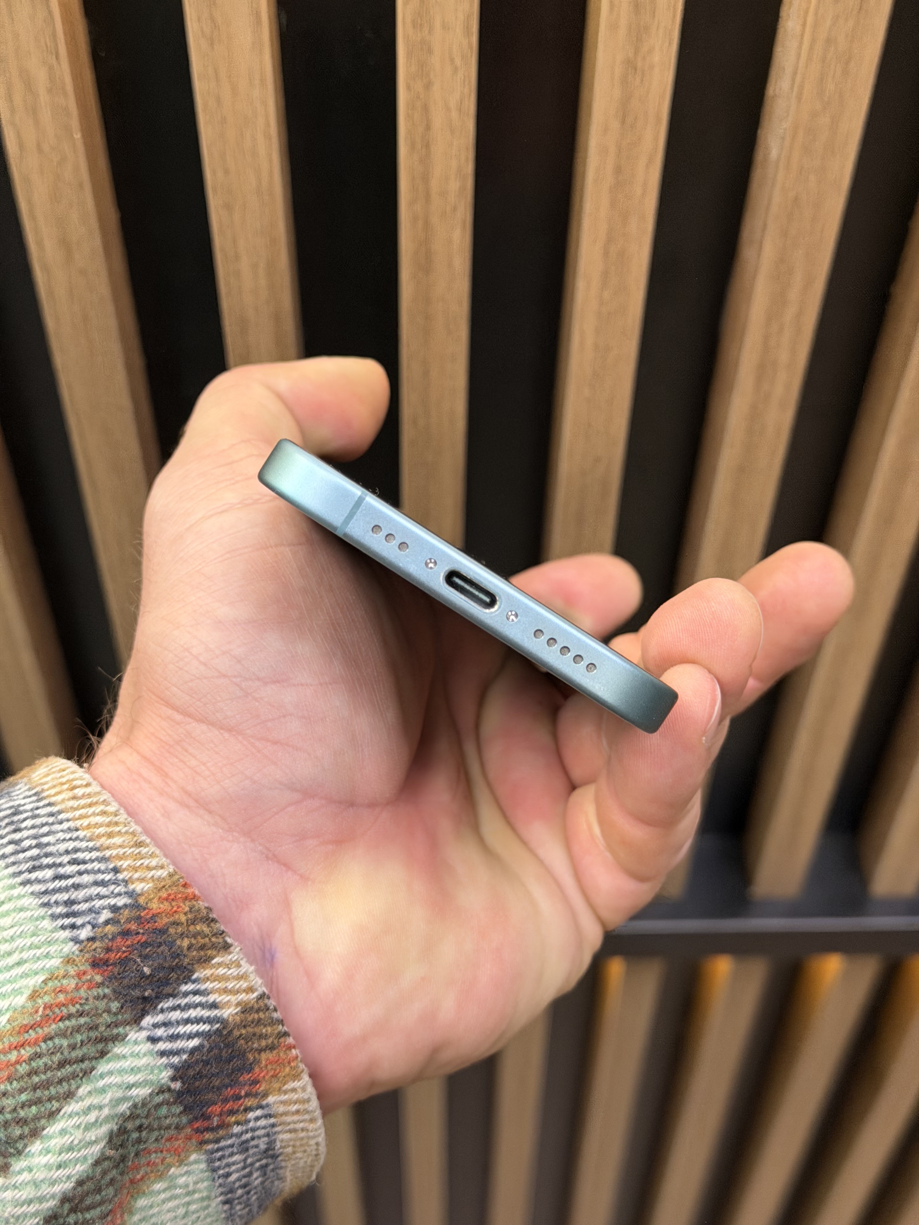 Apple iPhone 16 128Gb зеленый (Б\У)