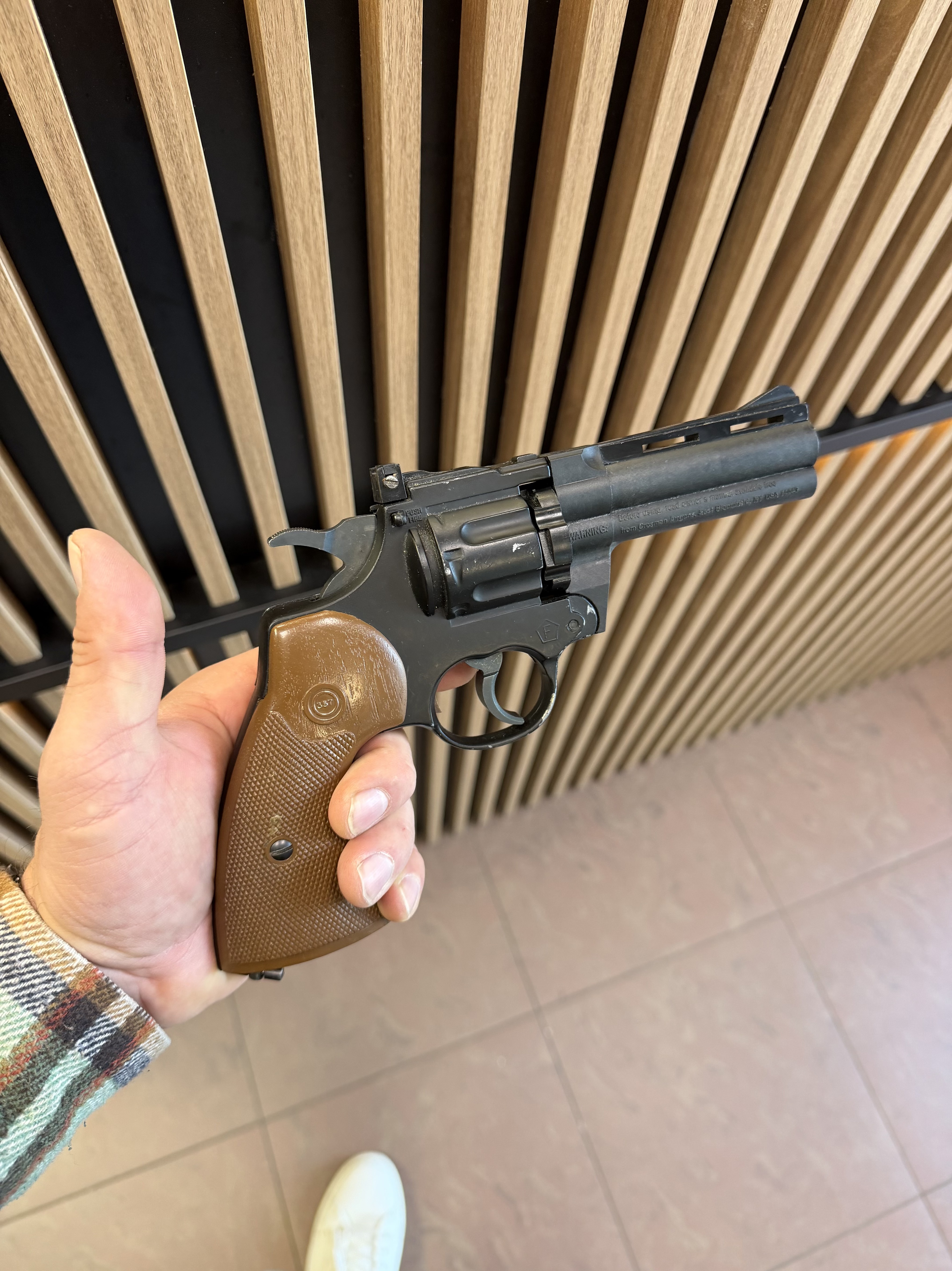 Пневматичекий револьвер Crosman AirGuns 357 cal. 4.5 (Б\У)