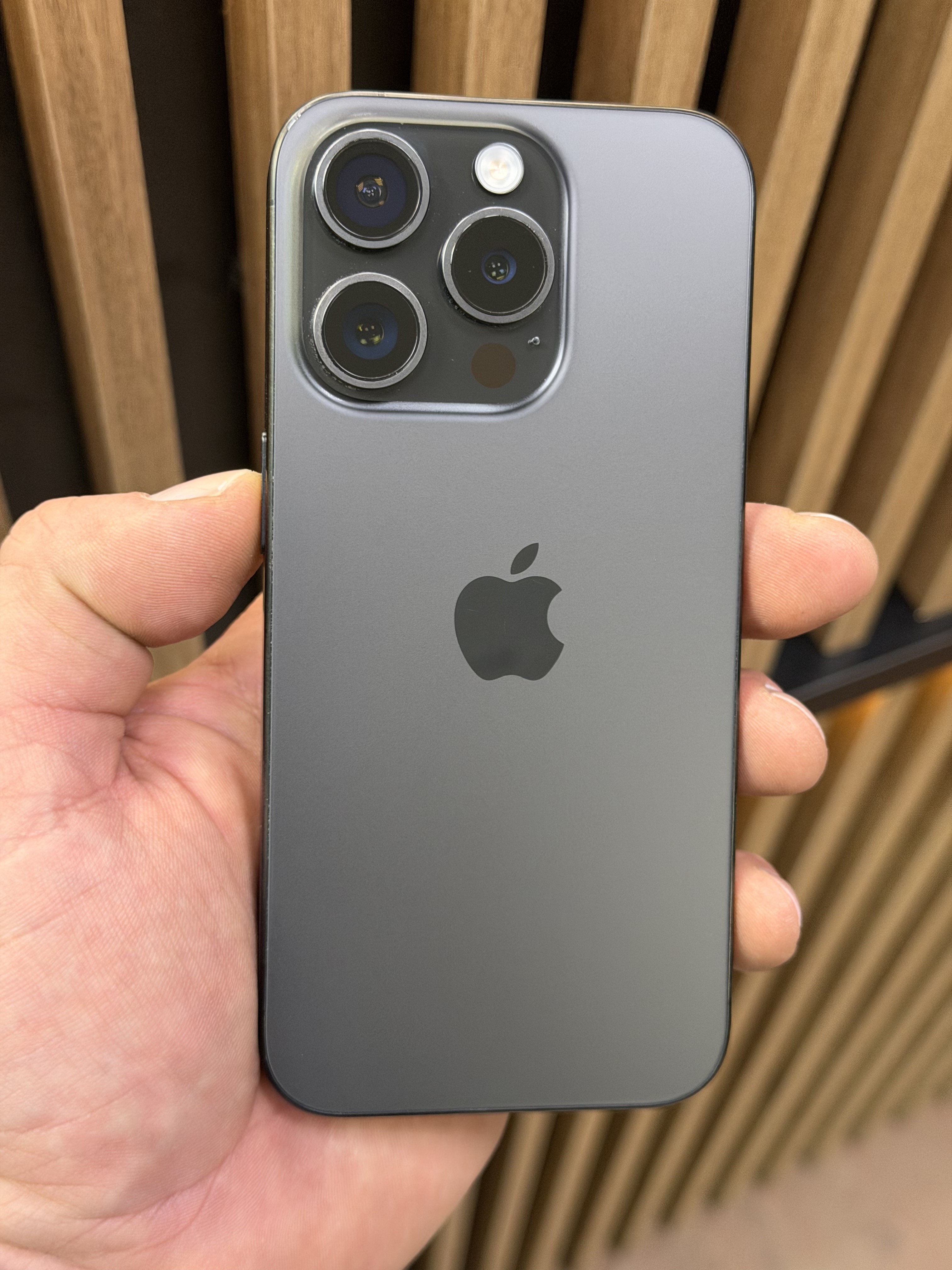 Смартфон Apple iPhone 15 Pro 256 ГБ MTUC3J/A, Dual: nano SIm + eSIM, Black Titan (Б\У)