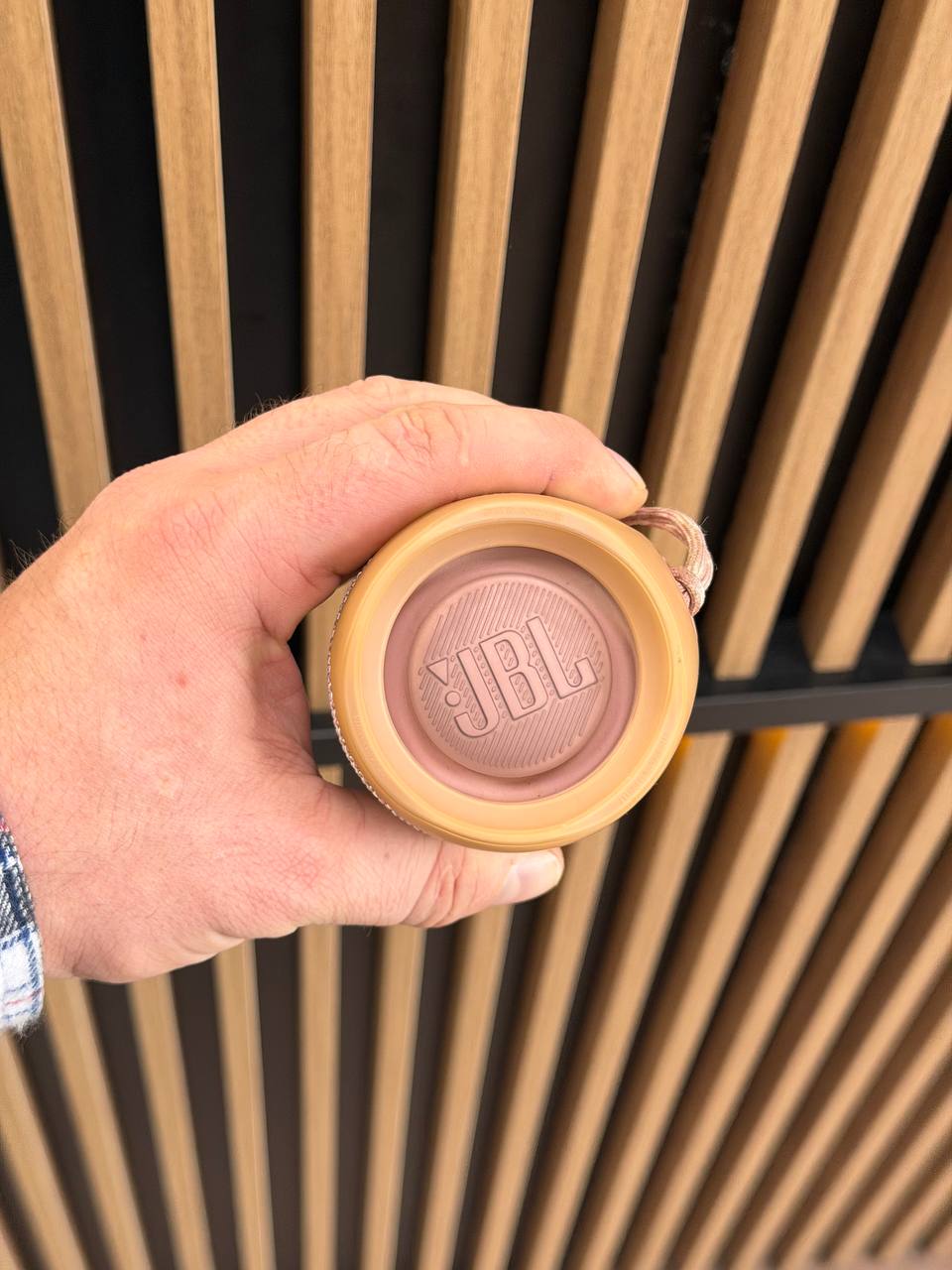 Портативная акустика JBL Flip 5, бежевая (Б/У)