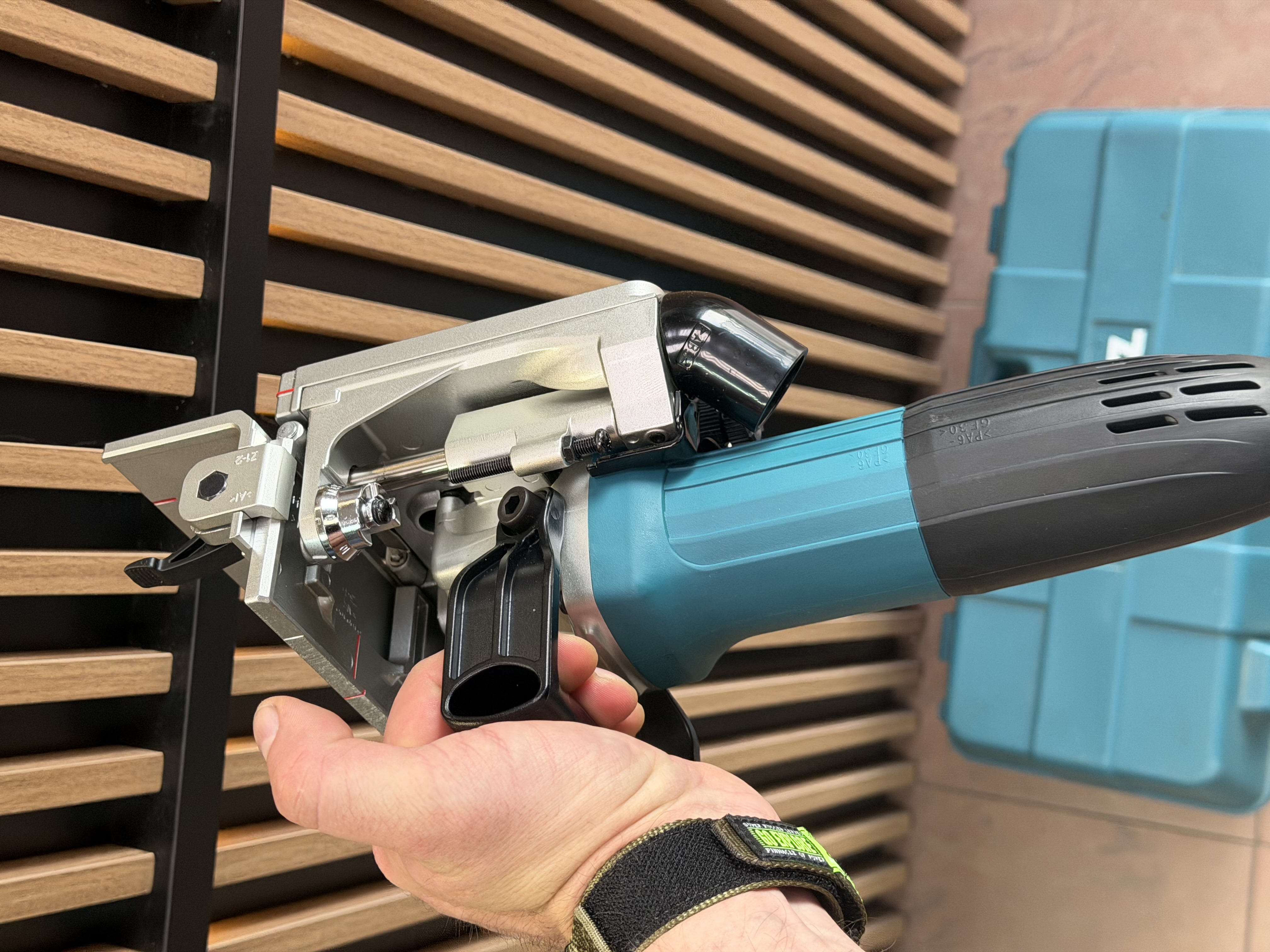 Шпоночный фрезер Makita PJ7000 ламельный тип с встроенным патрубком пылеотсоса, комплект в чемоданном кейсе (Новый)