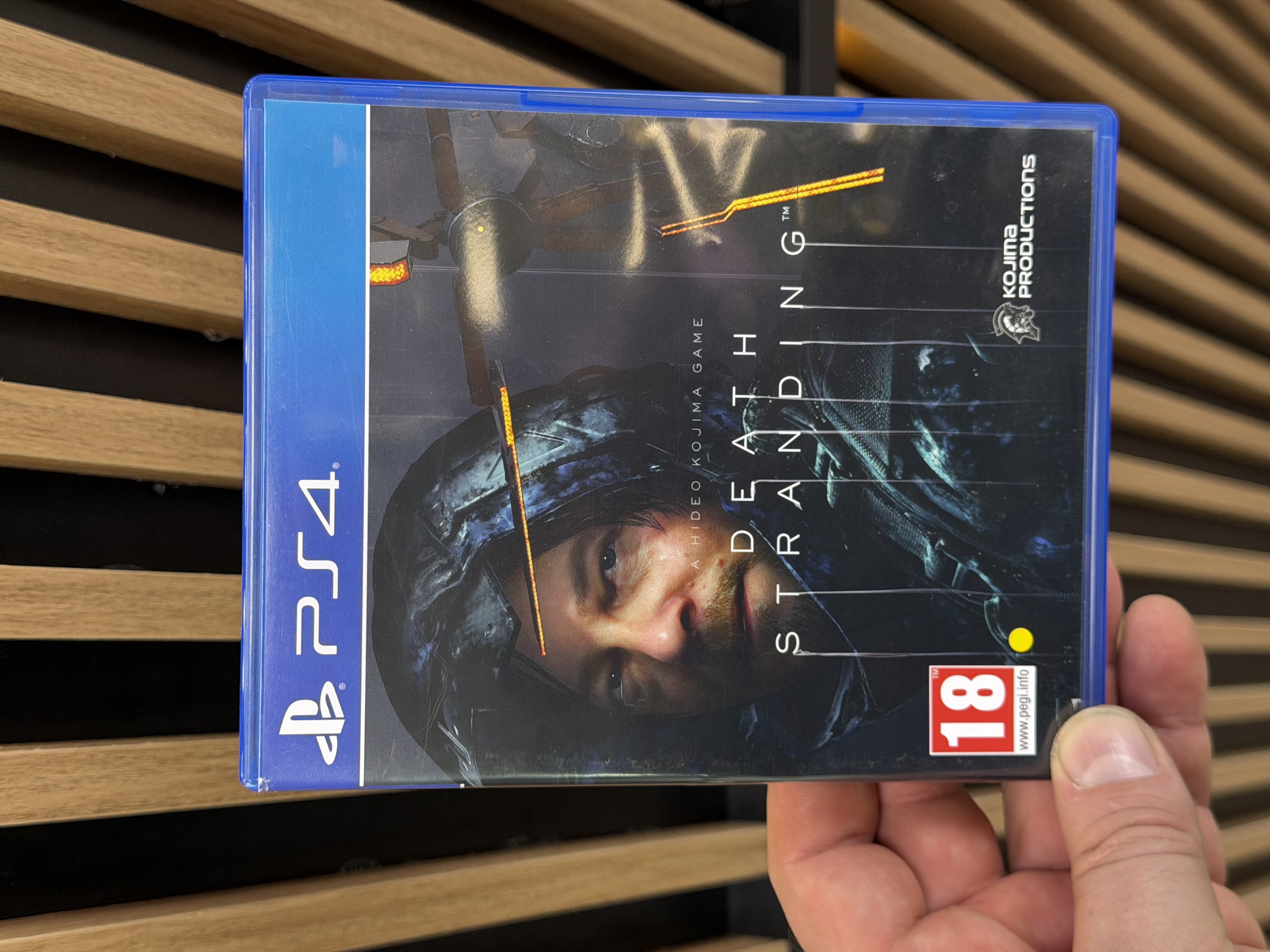 Игра Death Stranding для PS4, русский интерфейс и субтитры, диск (Б\У)
