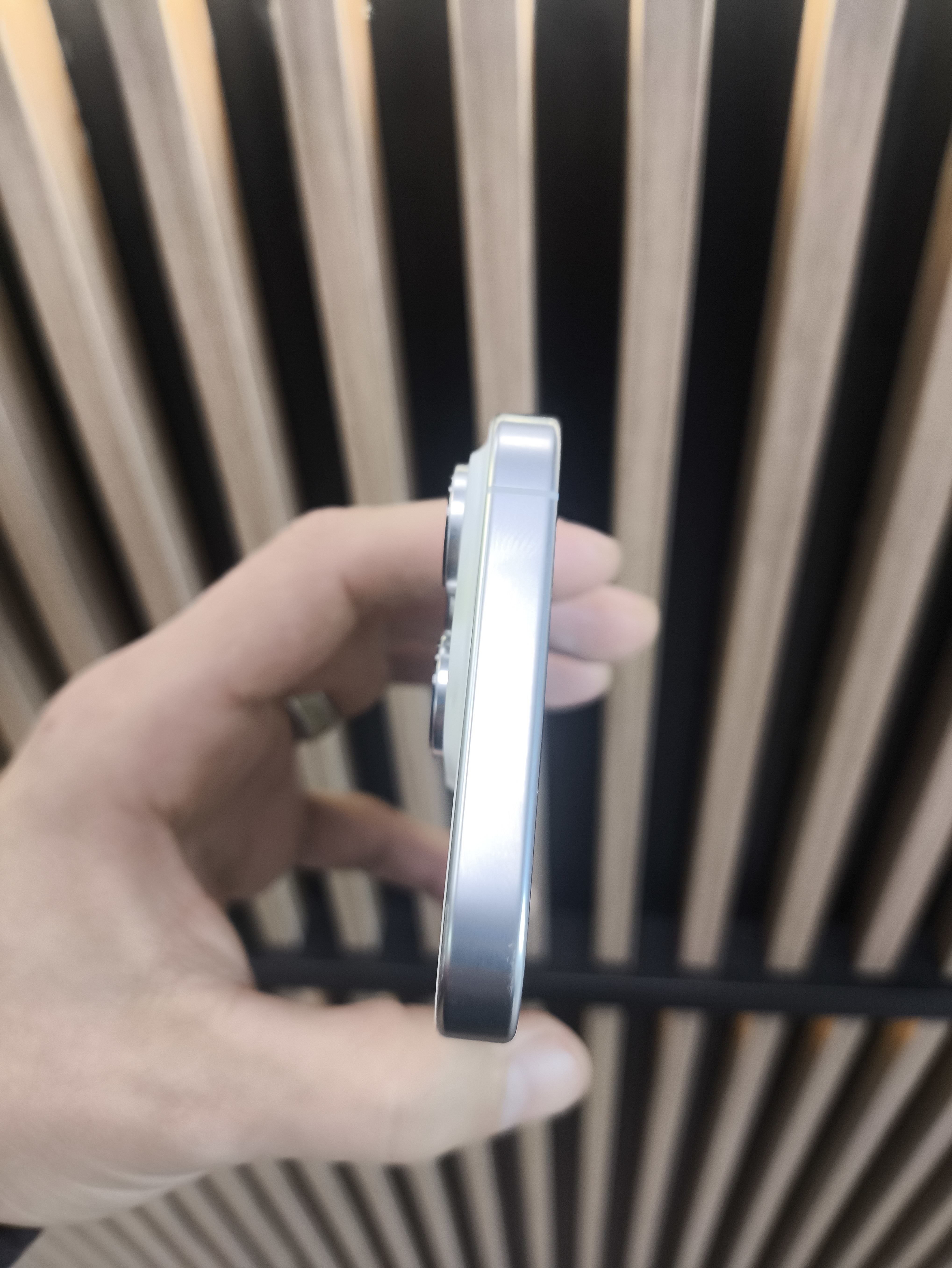 Apple iPhone 16 Pro 128Gb White Titanium (Б\У)