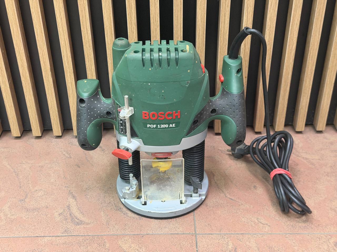 Вертикальная фрезерная машина Bosch POF 1200 AE (Б/У)