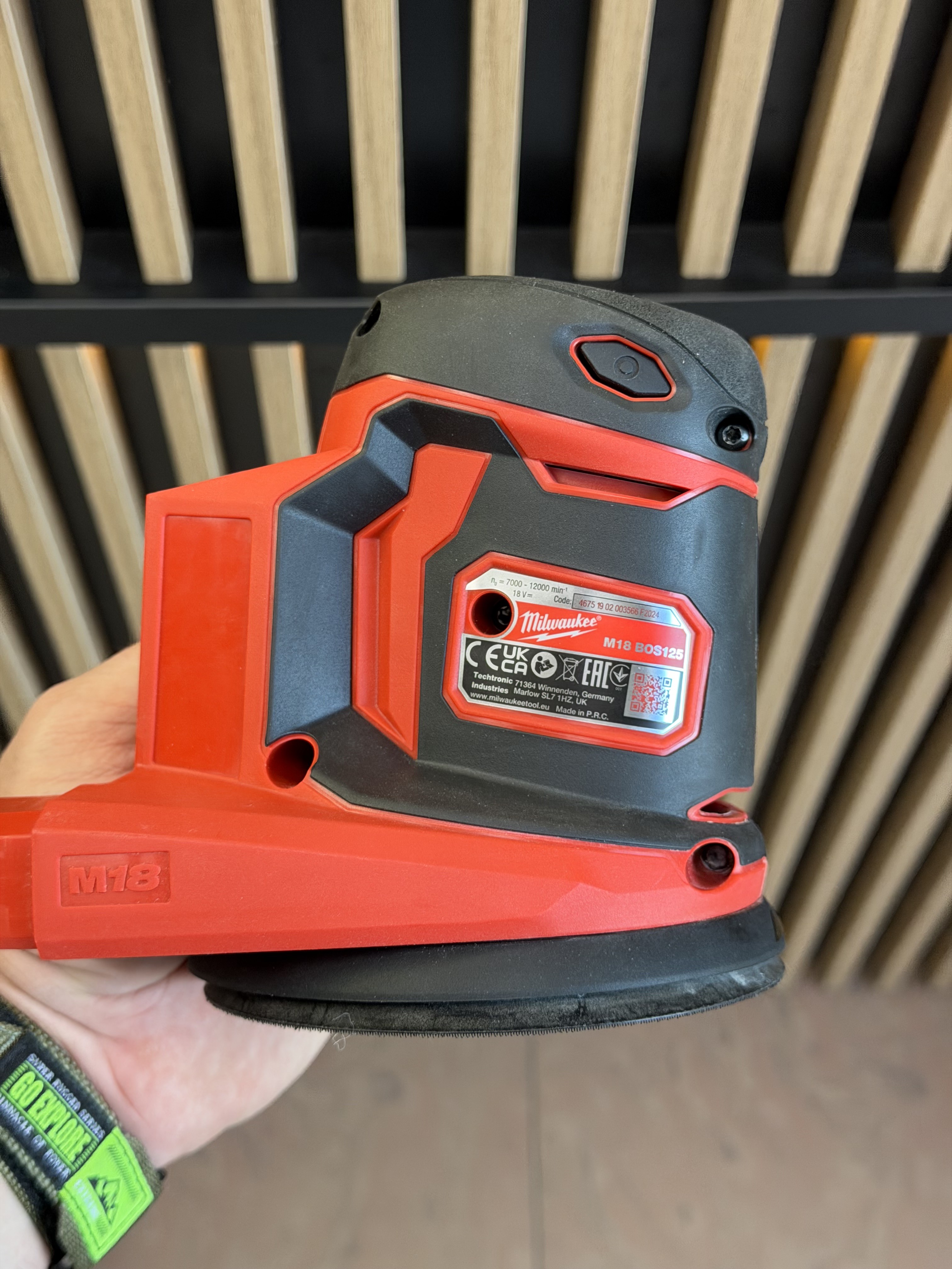 Аккумуляторная эксцентриковая шлифмашина Milwaukee M18 BOS125-502B (Б\У)