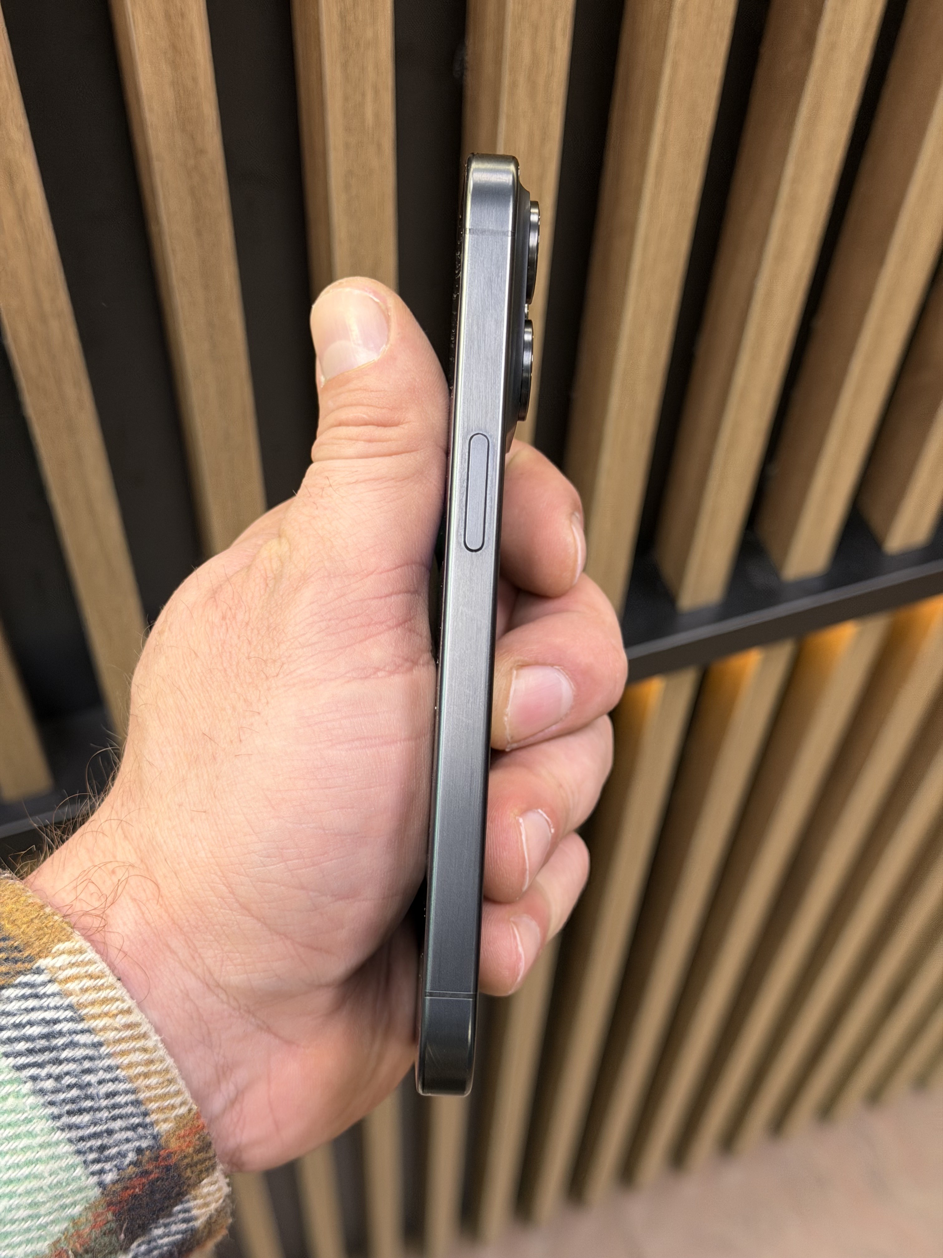 Смартфон Apple iPhone 15 Pro 256 ГБ MTUC3J/A, Dual: nano SIm + eSIM, Black Titan (Б\У)