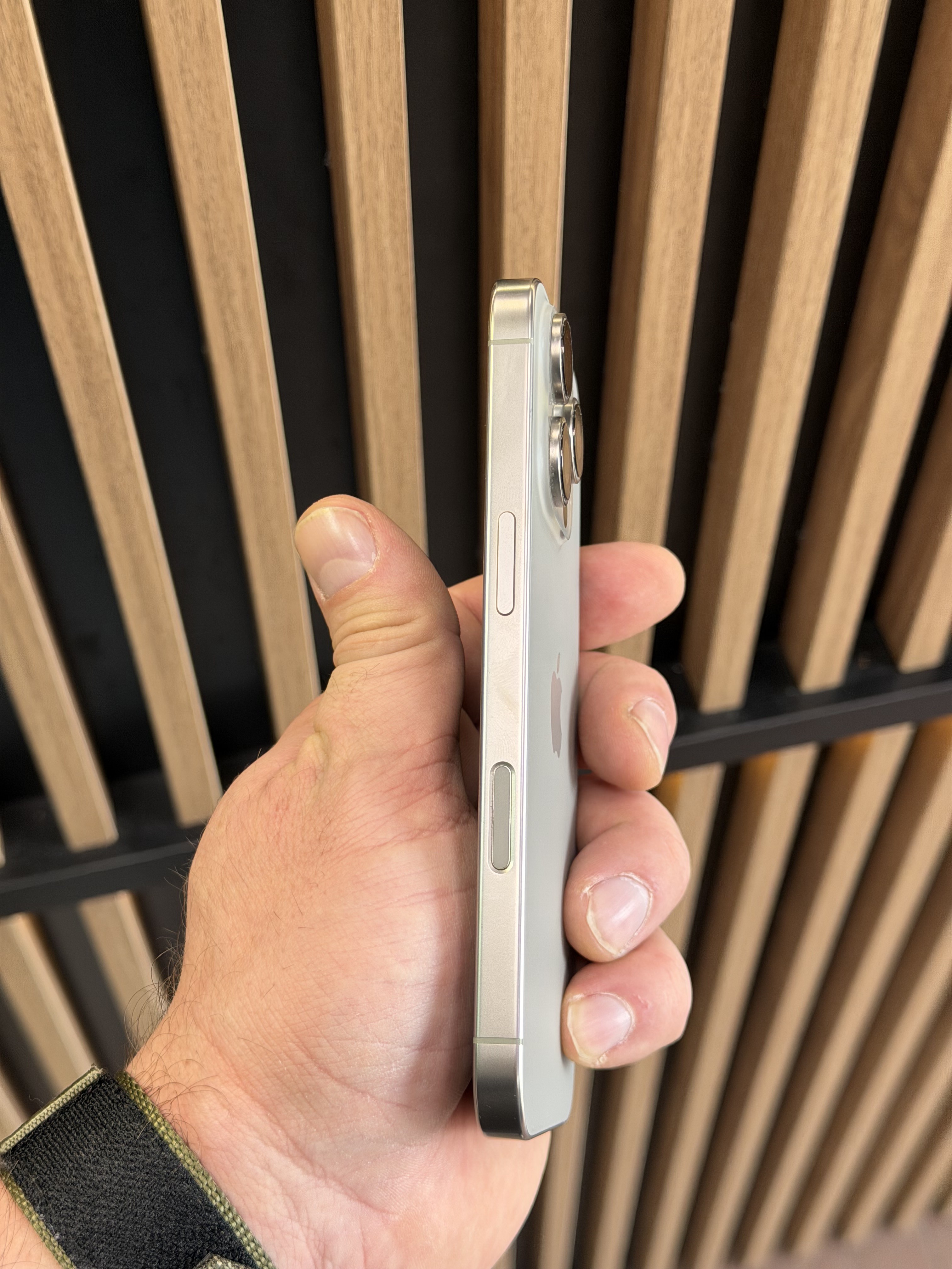 Apple iPhone 16 Pro 128Gb Natural Titanium (Б\У)