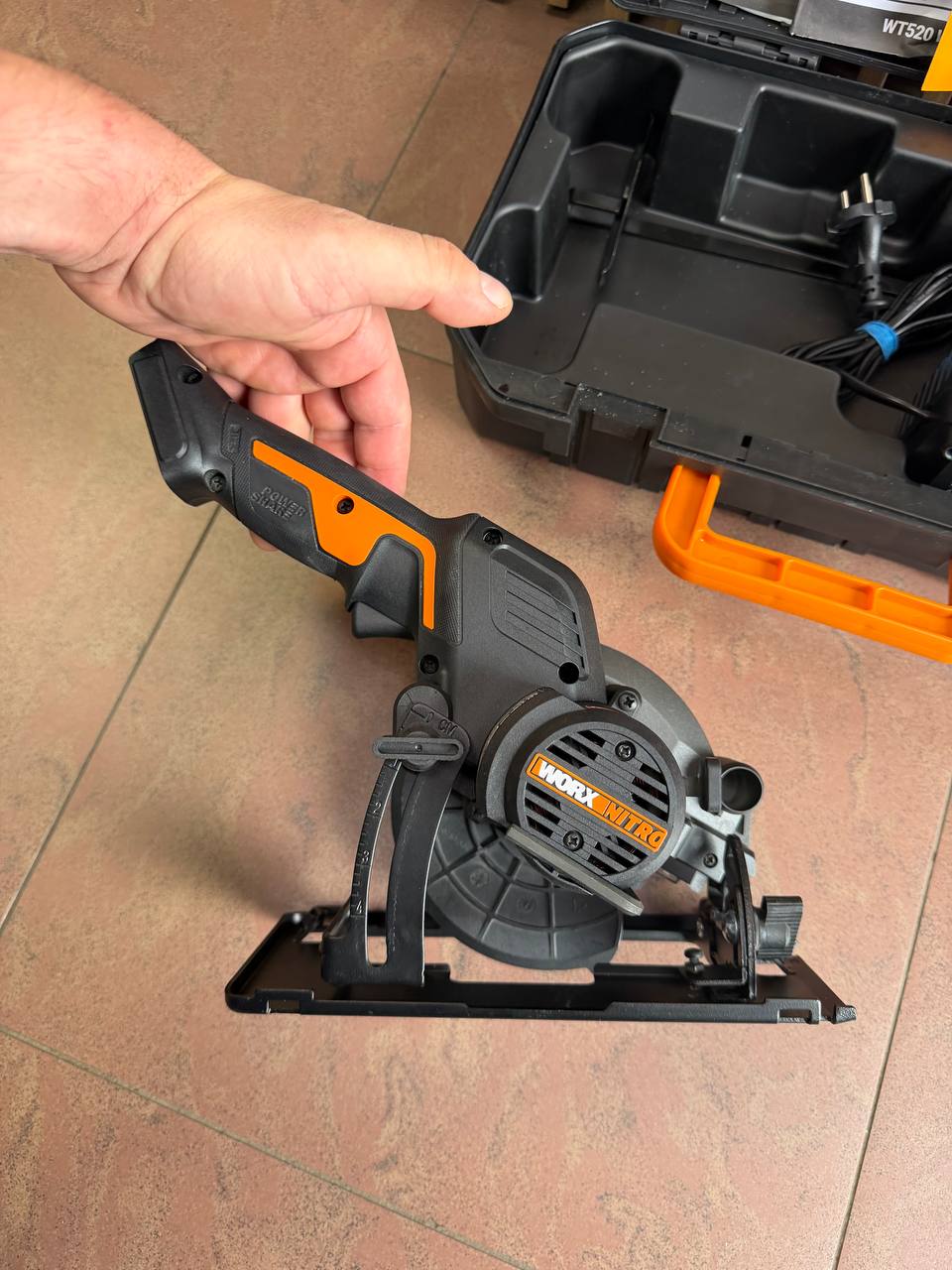 Циркулярная пила аккумуляторная бесщеточная WORX WT520 20В 120 мм в кейсе (Б\У)