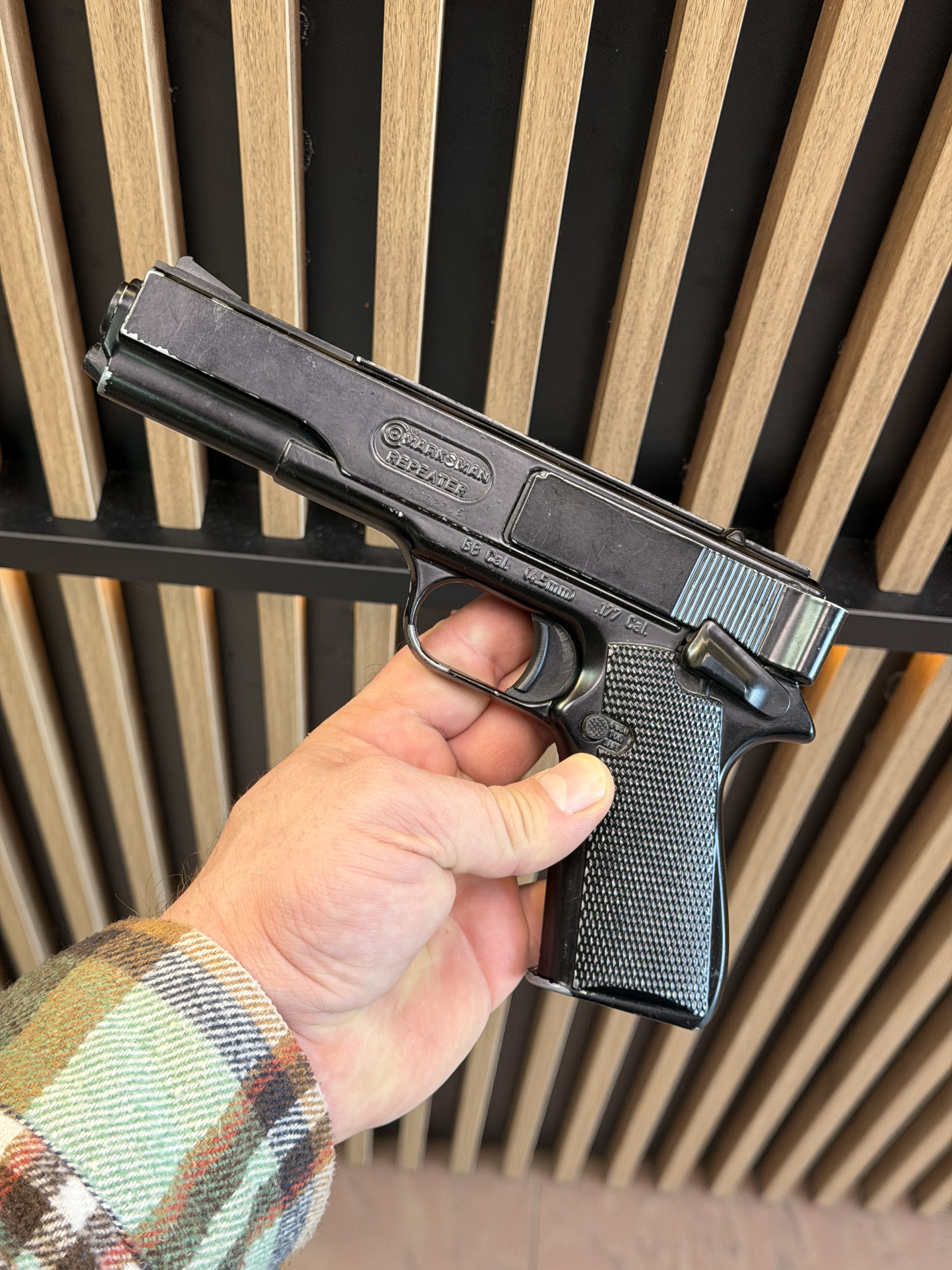 Пружинно-поршневой пневматический пистолет Marksman Repeater 1010C (Кольт 1911) cal. 4.5 mm (Б\У)