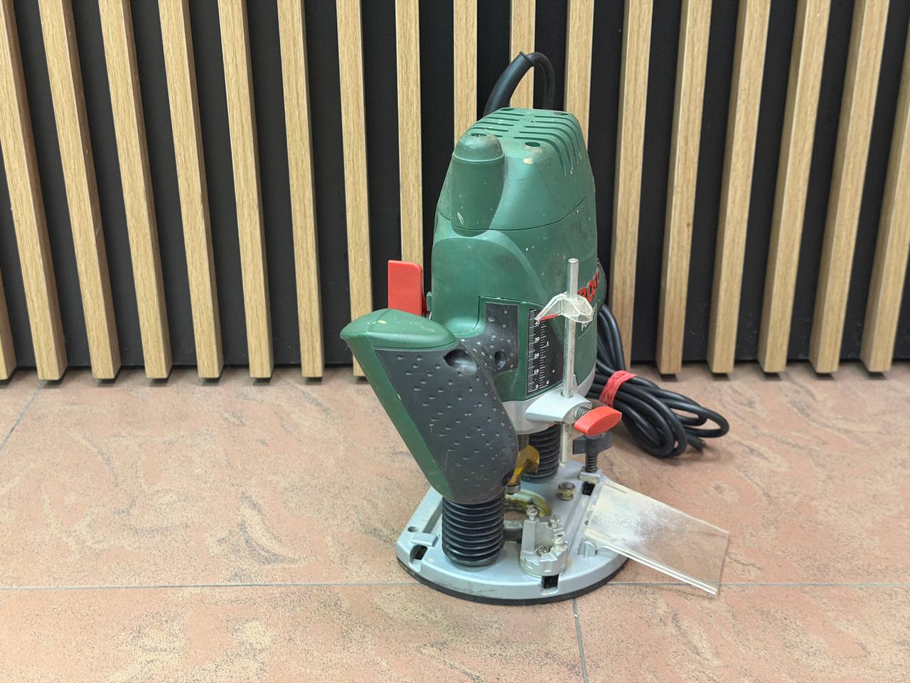 Вертикальная фрезерная машина Bosch POF 1200 AE (Б/У)