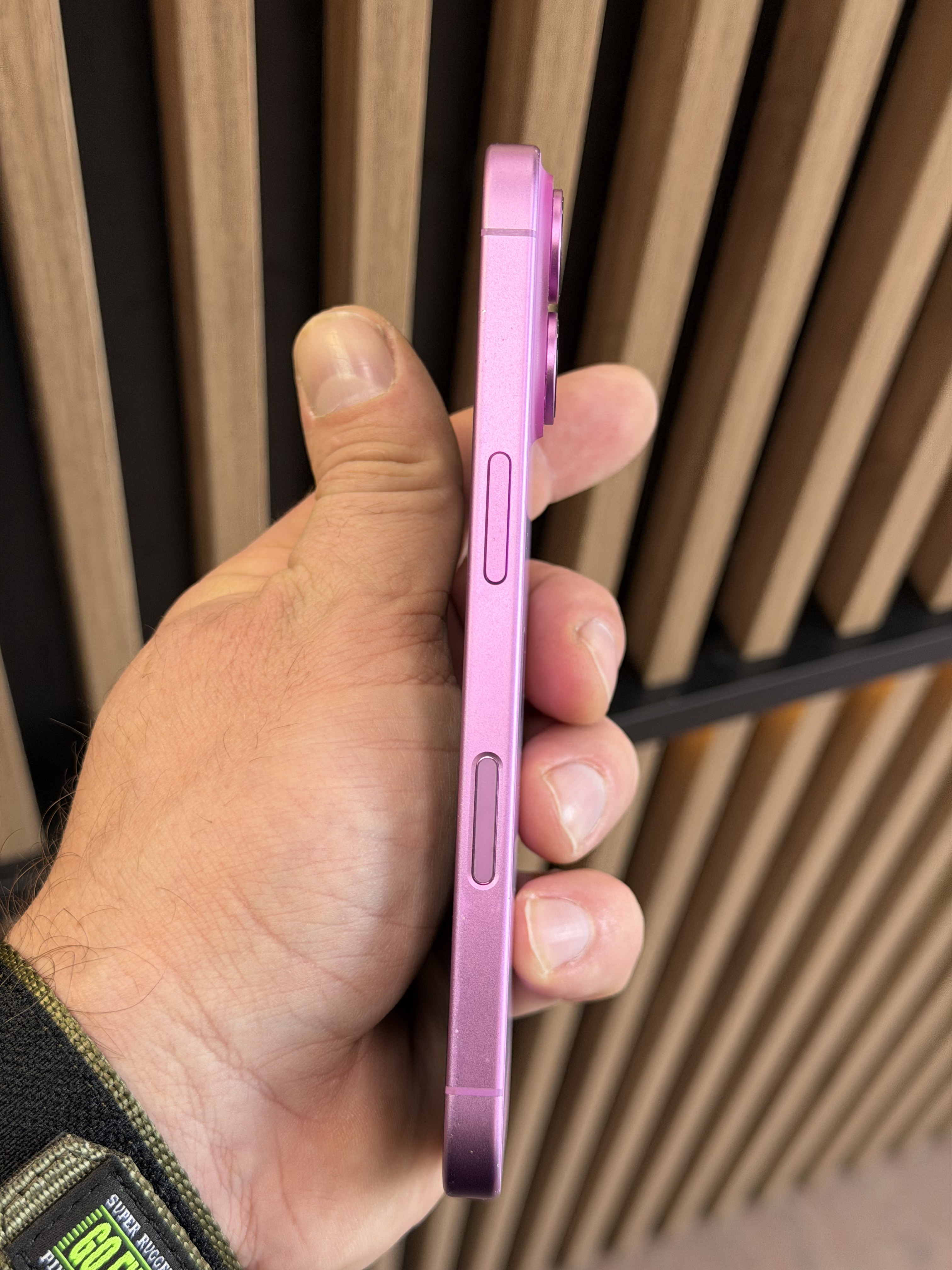 Телефон Apple iPhone 16 128 ГБ, цвет: розовый (Б\У)