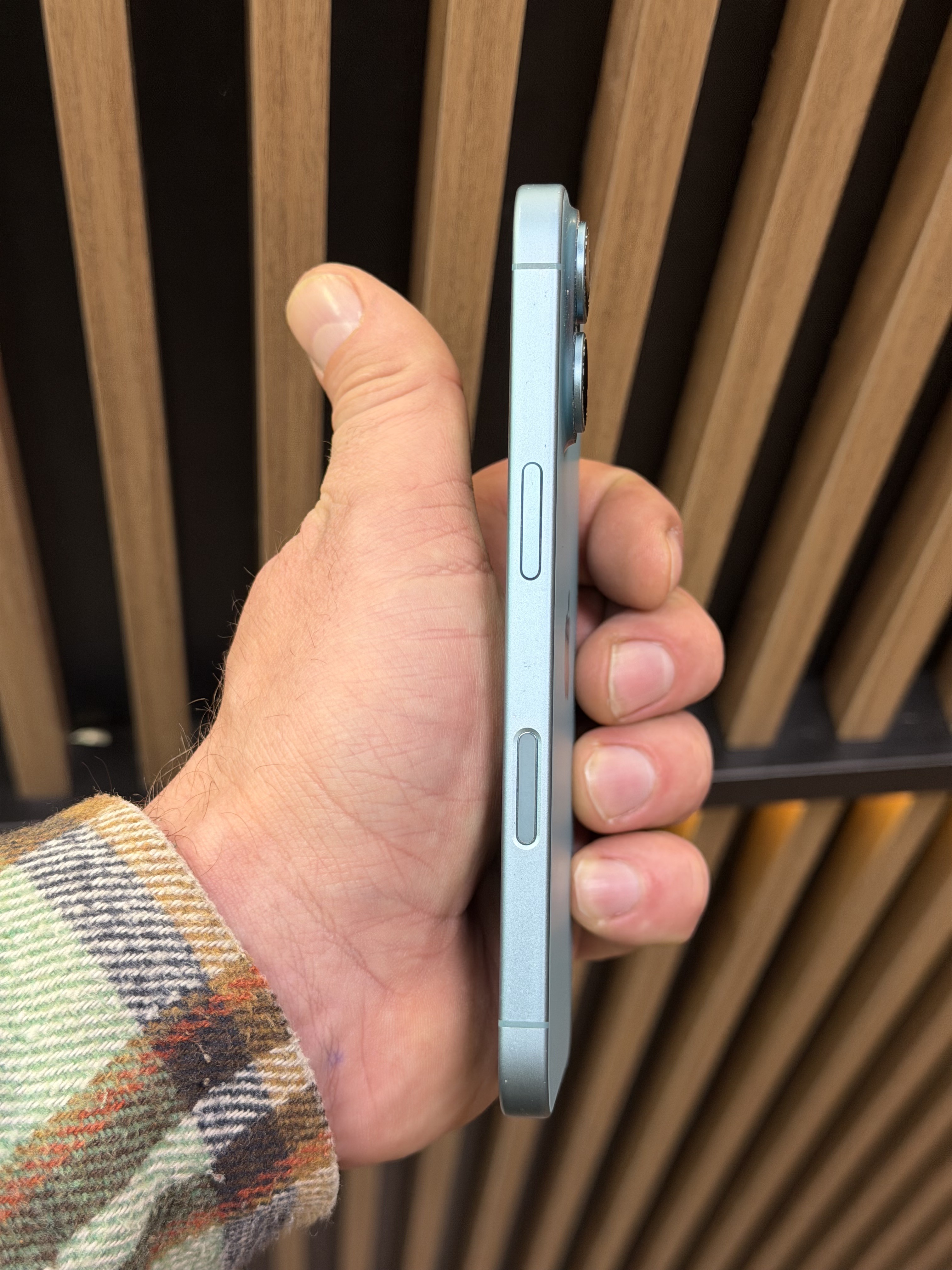 Apple iPhone 16 128Gb зеленый (Б\У)