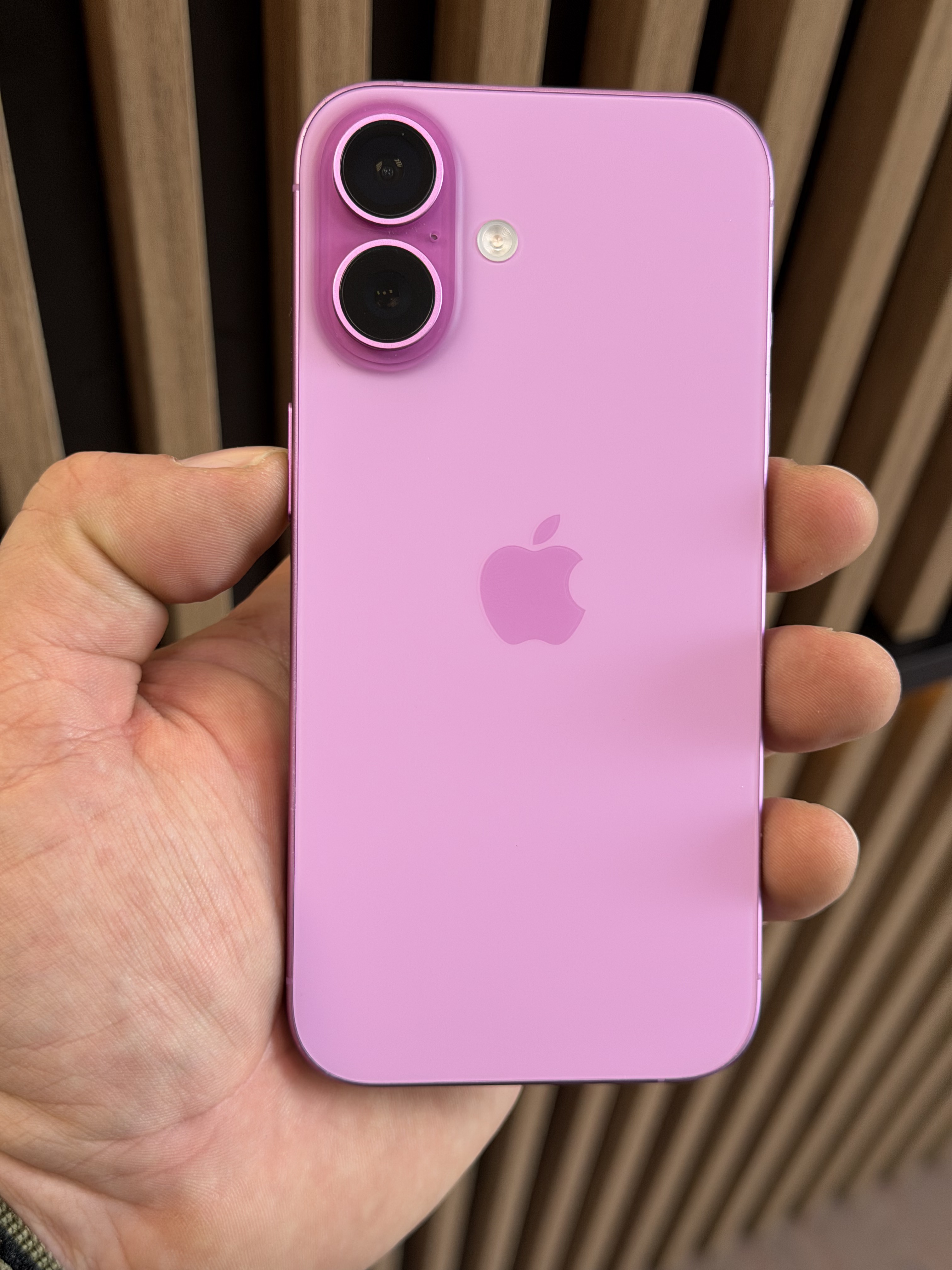 Телефон Apple iPhone 16 128 ГБ, цвет: розовый (Б\У)