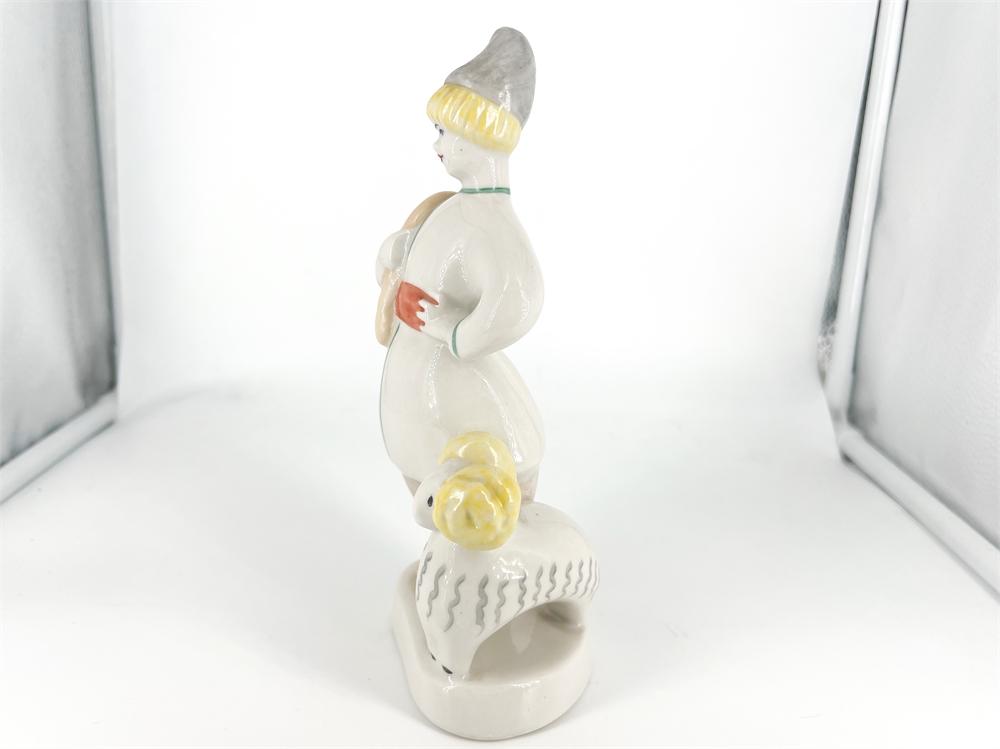 Фарфоровая скульптура Мальчик-пастушок, 1С (первый сорт), 1956-1970 гг, Полонский завод художественной керамики (Полонное ЗХК), Украина, СССР (Б/У)