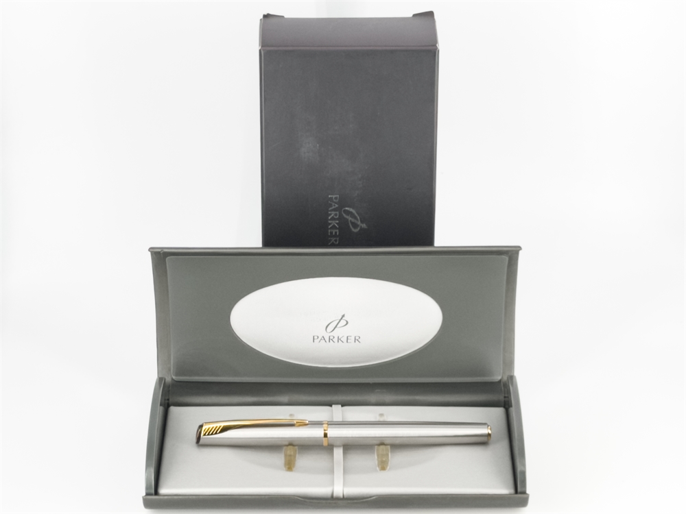 Перьевая ручка Parker Latitude Stainless Steel GT с чехлом (Б/У)