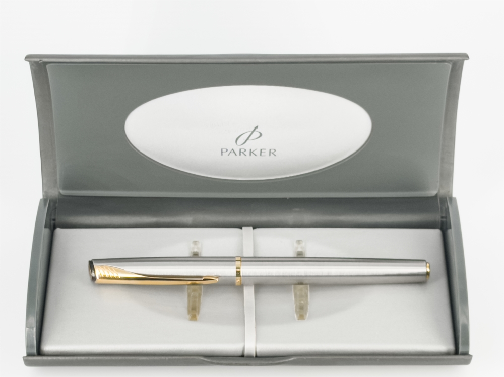 Перьевая ручка Parker Latitude Stainless Steel GT с чехлом (Б/У)